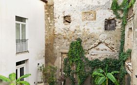 Isabella Di Castiglia Apartments