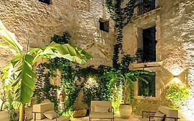 Isabella Di Castiglia Apartments